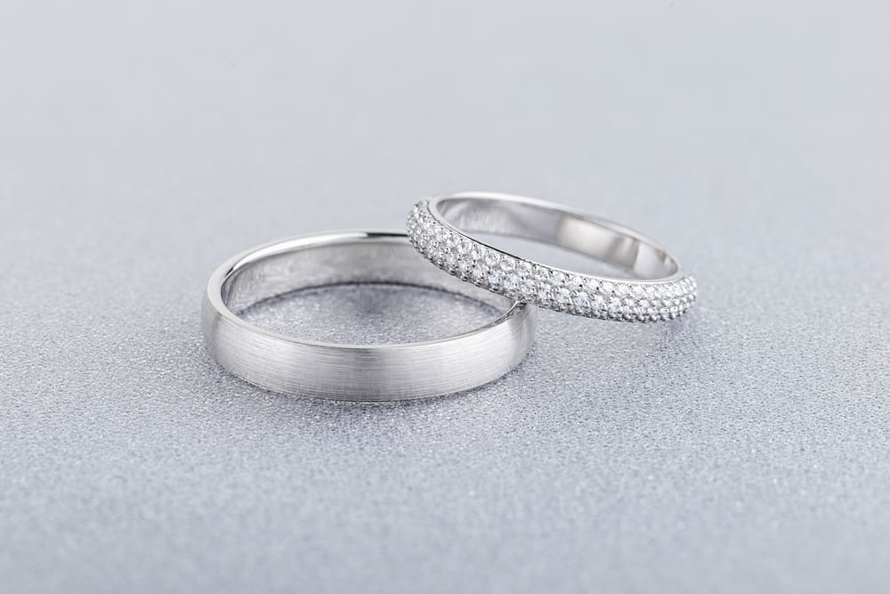 How to Visually Differentiate White Gold from Silver